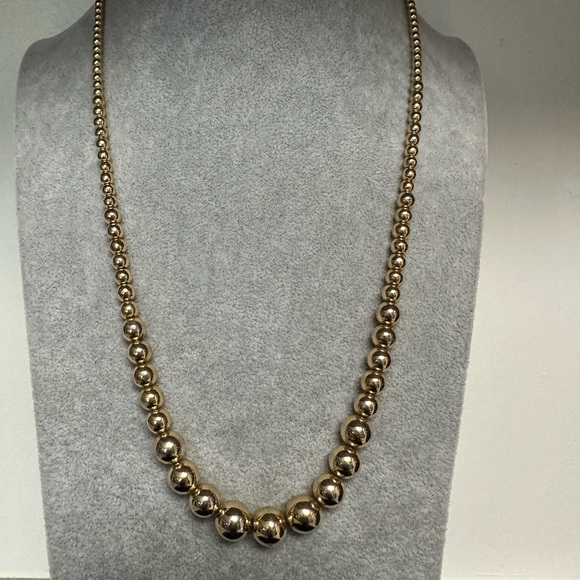 Jewelry - Elegant Gold Beaded Necklace